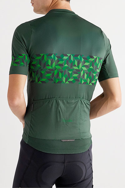 موقع MR PORTER يطلق أوّل مجموعة رياضية حصرية بالتعاون مع علامة RAPHA